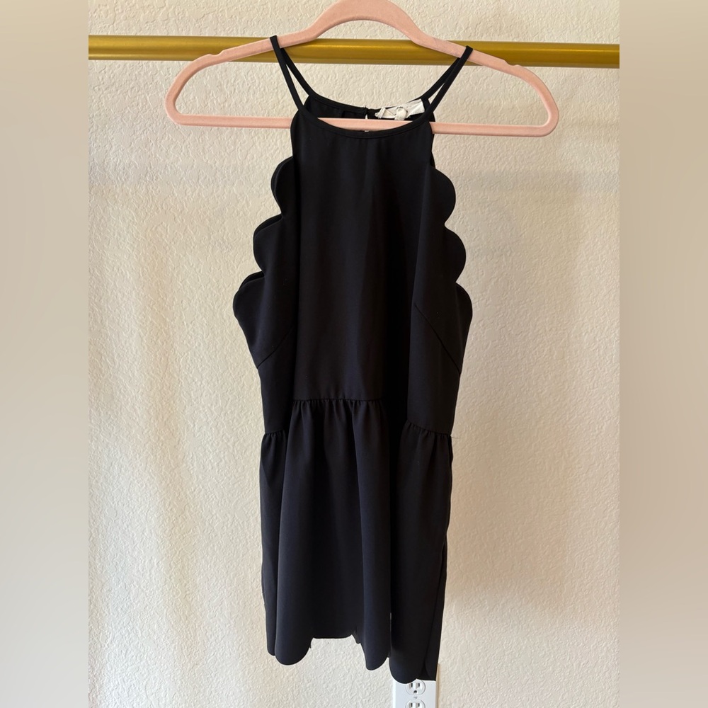Entro Women’s black scallop edge halter blouse large